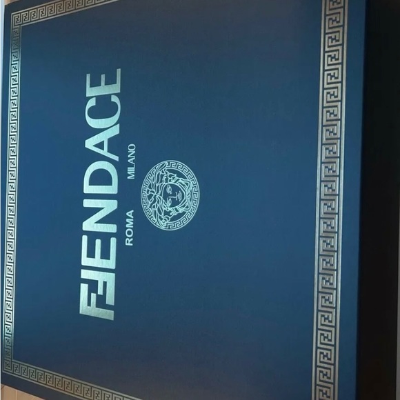 🔥FENDACE FENDI × VERSACE 15"×11"×6"
HUGE XL Empty Box🔥 - Picture 7 of 13